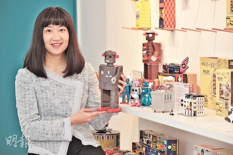 貿發局於上環元創方新開第三間設計廓推廣本地創作品牌,貿發局副總裁方舜文(圖)表示,計劃3年內將設計廊於內地的分店增至30間。(鄧宗弘攝) 貿發局於上環元創方新開第三間設計廓推廣本地創作品牌,貿發局副總裁方舜文(圖)表示,計劃3年內將設計廊於內地的分店增至30間。(鄧宗弘攝)