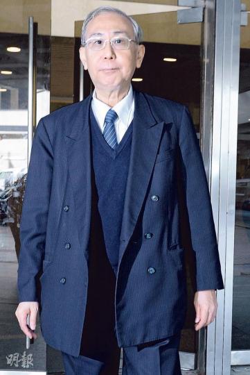 許仕仁(圖)一方稱,許作為政務司長,不時外出公幹,應邀擔任主禮嘉賓,但行程通常「搭單」接見當地官員,行程緊密。(劉焌陶攝)(明報製圖) 許仕仁(圖)一方稱,許作為政務司長,不時外出公幹,應邀擔任主禮嘉賓,但行程通常「搭單」接見當地官員,行程緊密。(劉焌陶攝)(明報製圖)