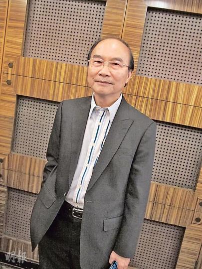 前廣播處長黃華麒獲無綫誠邀再度炮製拿手的實况劇種《我們的天空》,希望讓市民尋找到共鳴的天空。(攝影/記者:魏幼芳)姚子羚(左)與胡諾言(右)在《我們的天空》中飾演兩夫妻,他們面對的社會問題,也是香港市民每日面對的事。(攝影/記者:魏幼芳)于洋年輕時已學泰拳,故昨日輕易地在人前表演一字馬,獲黃允材讚寶刀未老。(攝影/記者:魏幼芳) 前廣播處長黃華麒獲無綫誠邀再度炮製拿手的實况劇種《我們的天空》,希望讓市民尋找到共鳴的天空。(攝影/記者:魏幼芳)姚子羚(左)與胡諾言(右)在《我們的天空》中飾演兩夫妻,他們面對的社會問題,也是香港市民每日面對的事。(攝影/記者:魏幼芳)于洋年輕時已學泰拳,故昨日輕易地在人前表演一字馬,獲黃允材讚寶刀未老。(攝影/記者:魏幼芳)