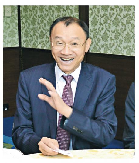位元堂主席鄧清河昨日表示,集團元朗廠房將成為香港首間使用國際最高生產標準的中藥廠。(陳淑安攝) 位元堂主席鄧清河昨日表示,集團元朗廠房將成為香港首間使用國際最高生產標準的中藥廠。(陳淑安攝)