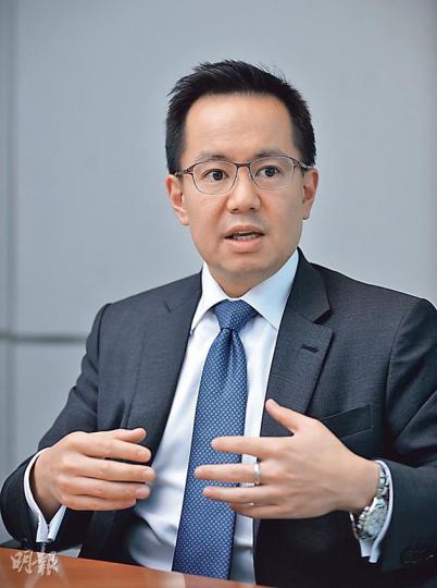 巴克萊亞洲(日本除外)房地產研究主管雷國怡指出,去年香港嬰兒出生數字急跌37%,而新婚數字也減少8%,原來長遠有利香港樓市的人口因素減弱。(盧翊銘攝) 巴克萊亞洲(日本除外)房地產研究主管雷國怡指出,去年香港嬰兒出生數字急跌37%,而新婚數字也減少8%,原來長遠有利香港樓市的人口因素減弱。(盧翊銘攝)
