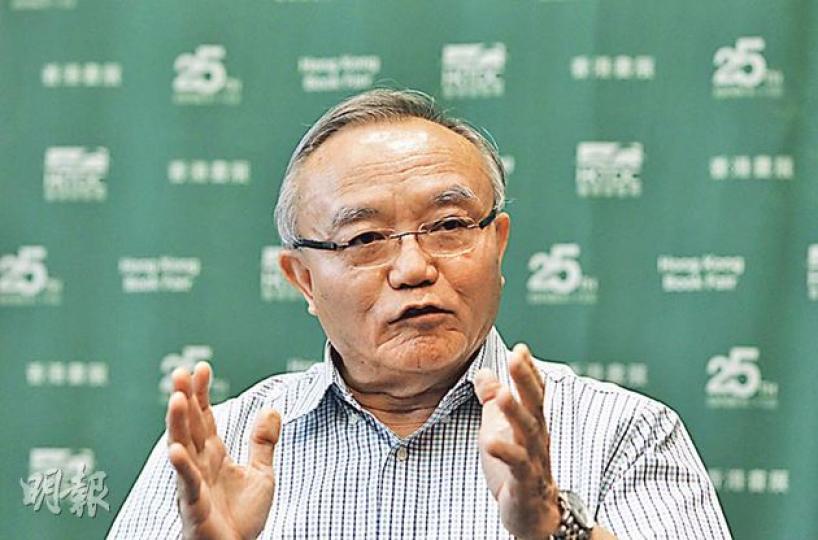 全國港澳研究會副會長劉兆佳表示,時下年輕人不了解一國兩制的來龍去脈,只為對社會的不滿而爭取民主,擔心他們用盡方法爭取民主不單會徒勞無功,「更可能弄巧成拙」。(李澤彤攝) 全國港澳研究會副會長劉兆佳表示,時下年輕人不了解一國兩制的來龍去脈,只為對社會的不滿而爭取民主,擔心他們用盡方法爭取民主不單會徒勞無功,「更可能弄巧成拙」。(李澤彤攝)