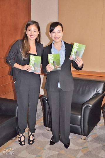 翁靜晶的新書獲女兒捧場。(攝影/記者:楊安莉) 翁靜晶的新書獲女兒捧場。(攝影/記者:楊安莉)