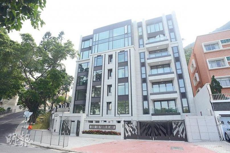 新地山頂TWELVE PEAKS本周正式招標之際,麗展已屆現樓的大坑道339號(圖)亦部署開售,但暫無意以招標形式推出。(陳淑安攝) 新地山頂TWELVE PEAKS本周正式招標之際,麗展已屆現樓的大坑道339號(圖)亦部署開售,但暫無意以招標形式推出。(陳淑安攝)