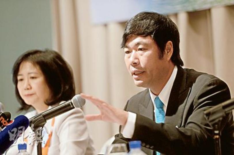 維達主席李朝旺昨日指出,內地高端餐飲消費以及企業福利支出受壓,對生活用紙行業也形成影響,但相信此問題長期能得到解決。(黃志東攝) 維達主席李朝旺昨日指出,內地高端餐飲消費以及企業福利支出受壓,對生活用紙行業也形成影響,但相信此問題長期能得到解決。(黃志東攝)
