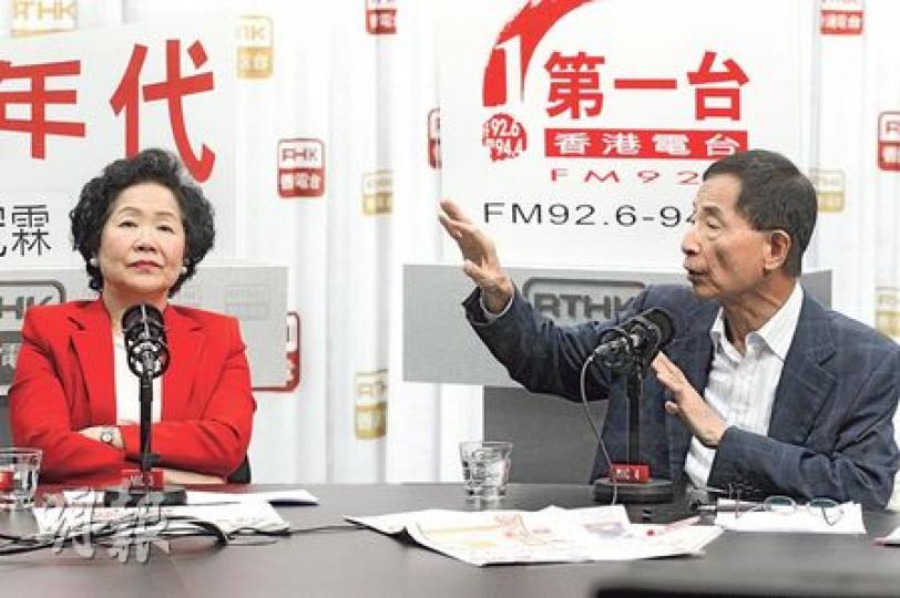 民主黨創黨主席李柱銘(右)及「香港2020」陳方安生(左)昨日先後出席了商台及港台的節目。李柱銘在商台節目透露,當年有內地人指他在內地的檔案「成個房咁多」,指收集政界人士材料是內地共產黨的作風,他其後在接受本報記者查詢時,拒絕透露消息來源。(李紹昌攝) 民主黨創黨主席李柱銘(右)及「香港2020」陳方安生(左)昨日先後出席了商台及港台的節目。李柱銘在商台節目透露,當年有內地人指他在內地的檔案「成個房咁多」,指收集政界人士材料是內地共產黨的作風,他其後在接受本報記者查詢時,拒絕透露消息來源。(李紹昌攝)