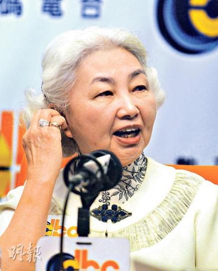 基本法委員會副主任梁愛詩(圖)接受數碼電台節目訪問,認為泛民和中央就政改溝通不應設前提及條件,認為談判應閉門進行,若各方堅持立場,將無法達成妥協。(陳淑安攝) 基本法委員會副主任梁愛詩(圖)接受數碼電台節目訪問,認為泛民和中央就政改溝通不應設前提及條件,認為談判應閉門進行,若各方堅持立場,將無法達成妥協。(陳淑安攝)