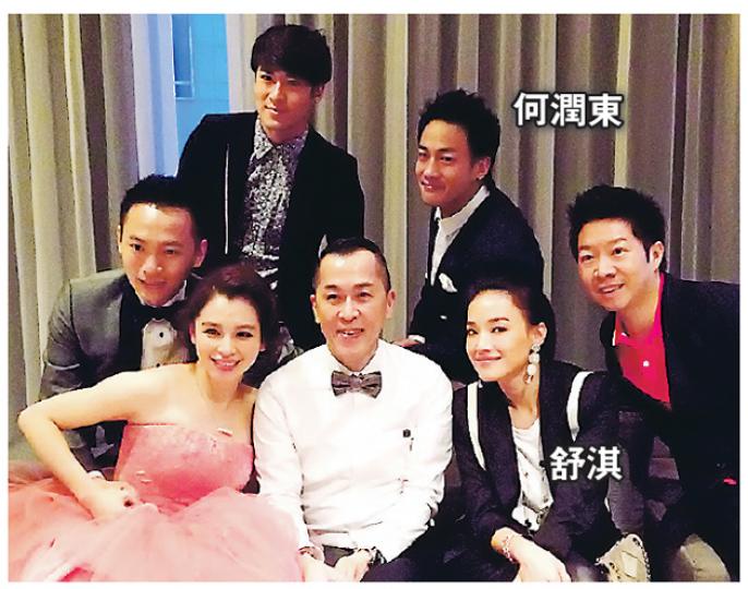 舒淇、何潤東等一班好友祝福徐若瑄嫁得好夫婿。(微博圖片)婚宴現場以一對新人的英文名縮寫SV作為佈置。(微博圖片) 舒淇、何潤東等一班好友祝福徐若瑄嫁得好夫婿。(微博圖片)婚宴現場以一對新人的英文名縮寫SV作為佈置。(微博圖片)