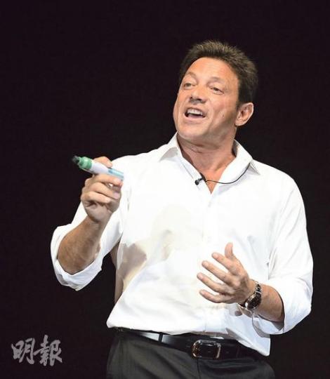 Jordan Belfort奉勸金融從業員不要貪婪,他們其實是在推銷自己的誠信,是代表着整個金融業的品牌。(陳淑安攝) Jordan Belfort奉勸金融從業員不要貪婪,他們其實是在推銷自己的誠信,是代表着整個金融業的品牌。(陳淑安攝)