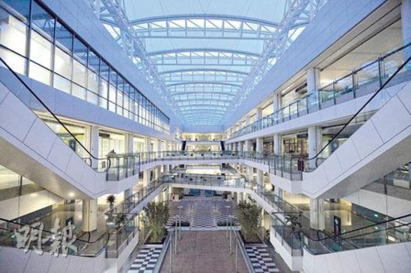 港大深圳醫院開業近兩年,但病人並不足夠,顧問報告顯示按現時服務收費及水平,恐難收支平衡。(鄧宗弘攝)(明報製圖) 港大深圳醫院開業近兩年,但病人並不足夠,顧問報告顯示按現時服務收費及水平,恐難收支平衡。(鄧宗弘攝)(明報製圖)
