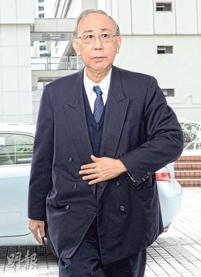 許仕仁(圖)夫婦入住禮頓山單位後,主人房曾因熱水喉漏水而修理兩星期。他與妻子雖沒有暫時搬出單位,但他要求維修部和管理處,安排一張單人牀置於書房。(劉焌陶攝) 曾負責禮頓山租務的趙靖詩(圖)稱,郭炳湘指示她為許仕仁租住的單位擬備租約,收租事宜卻容後處理。她指收到高層指示,兩單位租金須豁免,並記錄為顧問費。(劉焌陶攝) 許仕仁(圖)夫婦入住禮頓山單位後,主人房曾因熱水喉漏水而修理兩星期。他與妻子雖沒有暫時搬出單位,但他要求維修部和管理處,安排一張單人牀置於書房。(劉焌陶攝) 曾負責禮頓山租務的趙靖詩(圖)稱,郭炳湘指示她為許仕仁租住的單位擬備租約,收租事宜卻容後處理。她指收到高層指示,兩單位租金須豁免,並記錄為顧問費。(劉焌陶攝)