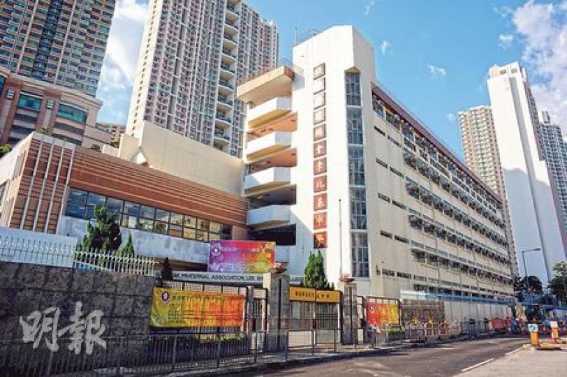 葵青區的順德聯誼總會李兆基中學(圖)老師被指向學生派發反佔中表格,引起學生及校友不滿,在facebook成立群組反對做法。有學生稱,當時老師稱是校長吩咐,校長則否認其事。(葉家豪攝) 葵青區的順德聯誼總會李兆基中學(圖)老師被指向學生派發反佔中表格,引起學生及校友不滿,在facebook成立群組反對做法。有學生稱,當時老師稱是校長吩咐,校長則否認其事。(葉家豪攝)