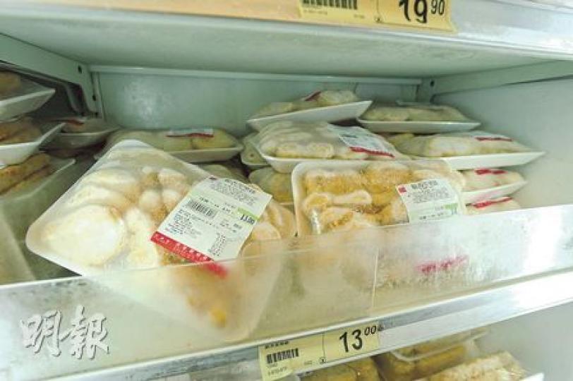 網民投訴進食於佳寶超市購買的急凍麥樂雞後不適,圖中所見小西灣分店昨仍有售同款的「脆香麥樂雞」,包裝上無列明來源地及出產公司。佳寶否認相關麥樂雞屬福喜出品,但至昨截稿前未回覆確實來源地。(胡景禧攝) 網民投訴進食於佳寶超市購買的急凍麥樂雞後不適,圖中所見小西灣分店昨仍有售同款的「脆香麥樂雞」,包裝上無列明來源地及出產公司。佳寶否認相關麥樂雞屬福喜出品,但至昨截稿前未回覆確實來源地。(胡景禧攝)