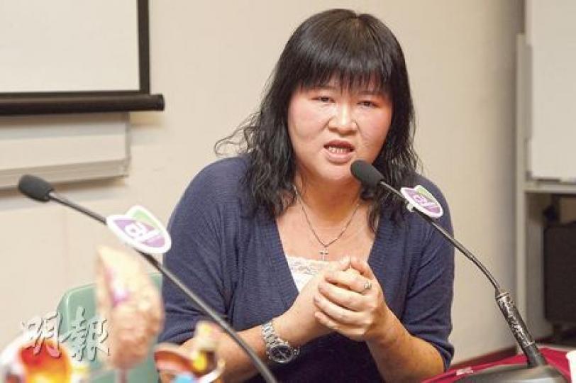 30多歲的楊小姐(圖)初中時確診糖尿病,其兄33歲時因糖尿病併發症死亡,促使她更積極接受治療,定時注射胰島素。(林俊源攝) 30多歲的楊小姐(圖)初中時確診糖尿病,其兄33歲時因糖尿病併發症死亡,促使她更積極接受治療,定時注射胰島素。(林俊源攝)