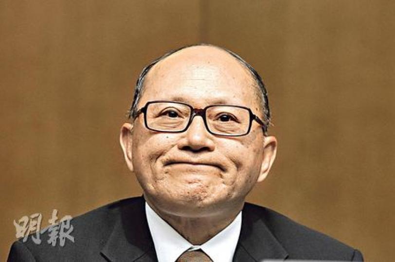 財委會主席吳亮星昨出席財務委員會年結記者會時,自評過去一年表現有60至80分,又指自己不會戀棧權位,10月復會後不會角逐主席一職,但未有明言今後不會再任主席。(李澤彤攝) 財委會主席吳亮星昨出席財務委員會年結記者會時,自評過去一年表現有60至80分,又指自己不會戀棧權位,10月復會後不會角逐主席一職,但未有明言今後不會再任主席。(李澤彤攝)