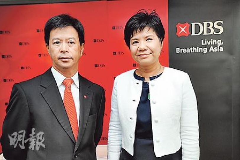 星展香港董事總經理張建生(左)表示,有信心該行全年貸款增長可達年初訂下的高單位數增幅目標。右為董事總經理及財務總監陳立珊。(胡景禧攝) 星展香港董事總經理張建生(左)表示,有信心該行全年貸款增長可達年初訂下的高單位數增幅目標。右為董事總經理及財務總監陳立珊。(胡景禧攝)