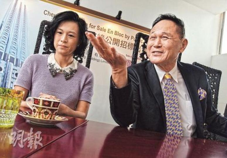 卓能集團主席趙世曾(右)昨日公布計劃由女兒趙式芝(左)接班,並會提出擢升女兒為副執行主席。(李澤彤攝) 卓能集團主席趙世曾(右)昨日公布計劃由女兒趙式芝(左)接班,並會提出擢升女兒為副執行主席。(李澤彤攝)