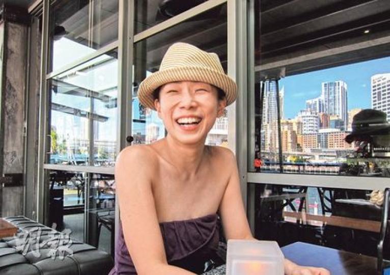 48歲的林憶蓮充滿自信,不怕素顏,只在乎活得快不快樂。(微博圖片)蔡健雅(左起)、那英和林憶蓮錄音都不化妝,更不介意上鏡。(微博圖片)看到陳慧嫻的笑容,就知49歲的她,活得快樂。(微博圖片)陳慧嫻素顏示人,似足小女孩,依然是「得意妹」1名。(微博圖片)雖然被網友彈素顏樣子與化妝後分別很大,但蔡依林並不介意,而且常常素顏拍照放上網。(微博圖片)蔡依林台上是女王,台下卻非常生活化,看她以一頭亂髮自拍就知。(微博圖片)謝婷婷裸妝雖不太起眼,但大姐大就是喜歡她夠樸素。(微博圖片) 48歲的林憶蓮充滿自信,不怕素顏,只在乎活得快不快樂。(微博圖片)蔡健雅(左起)、那英和林憶蓮錄音都不化妝,更不介意上鏡。(微博圖片)看到陳慧嫻的笑容,就知49歲的她,活得快樂。(微博圖片)陳慧嫻素顏示人,似足小女孩,依然是「得意妹」1名。(微博圖片)雖然被網友彈素顏樣子與化妝後分別很大,但蔡依林並不介意,而且常常素顏拍照放上網。(微博圖片)蔡依林台上是女王,台下卻非常生活化,看她以一頭亂髮自拍就知。(微博圖片)謝婷婷裸妝雖不太起眼,但大姐大就是喜歡她夠樸素。(微博圖片)