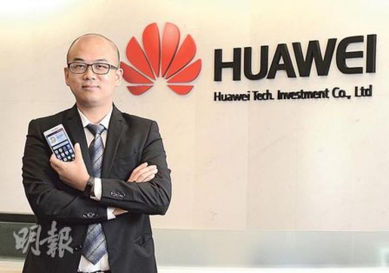 華為香港代表處終端業務總監余聰表示,P7推出兩個多月,已在全球賣出了200餘萬部,其最終銷量大有機會超越P6的400餘萬部。(陳淑安攝)7吋平板手機「榮耀X1」(右)既支援LTE Cat 4制式上網,又可打電話,並可以逆向為其他智能手機充電。(陳淑安攝) 華為香港代表處終端業務總監余聰表示,P7推出兩個多月,已在全球賣出了200餘萬部,其最終銷量大有機會超越P6的400餘萬部。(陳淑安攝)7吋平板手機「榮耀X1」(右)既支援LTE Cat 4制式上網,又可打電話,並可以逆向為其他智能手機充電。(陳淑安攝)