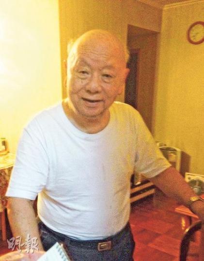香港廣東社團總會常務會董陳泰元(圖)與兩名友人合組公司,以1000萬元買入元朗錦田地皮,並申請擴建村屋養老。但被地政總署三度阻延近一年才獲批,其後該公司將地皮售給林嘉芬後,林申請擴建一個多月即獲批。陳昨向本報表示,地署處事「不公平」。(明報記者攝)林嘉芬的丈夫鄧先生昨續在爭議的錦田地皮上耕種,記者多次大聲呼喚他,希望他能回應有關妻子買地涉利益衝突一事,他並無回應。(李紹昌攝)民主黨總幹事林卓廷(左三)昨到地政總署投訴,認為地署助理署長林嘉芬購入錦田發展區外圍土地,屬嚴重利益衝突,涉違反公務員守則 香港廣東社團總會常務會董陳泰元(圖)與兩名友人合組公司,以1000萬元買入元朗錦田地皮,並申請擴建村屋養老。但被地政總署三度阻延近一年才獲批,其後該公司將地皮售給林嘉芬後,林申請擴建一個多月即獲批。陳昨向本報表示,地署處事「不公平」。(明報記者攝)林嘉芬的丈夫鄧先生昨續在爭議的錦田地皮上耕種,記者多次大聲呼喚他,希望他能回應有關妻子買地涉利益衝突一事,他並無回應。(李紹昌攝)民主黨總幹事林卓廷(左三)昨到地政總署投訴,認為地署助理署長林嘉芬購入錦田發展區外圍土地,屬嚴重利益衝突,涉違反公務員守則