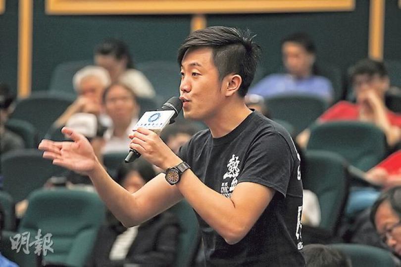 熱血公民成員鄭先生(圖)激烈抨擊平機會的只為保護內地人,打擊港人權益。(李紹昌攝) 熱血公民成員鄭先生(圖)激烈抨擊平機會的只為保護內地人,打擊港人權益。(李紹昌攝)