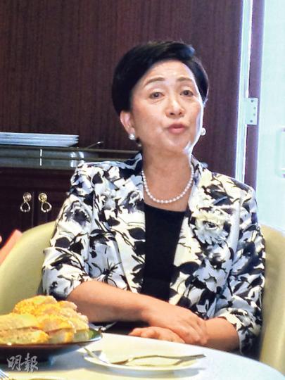 民主黨主席劉慧卿昨與傳媒茶敘,她質疑政府要求市民「袋住先」,「其實是袋住些什麼?」,又說「袋住先」的意思是所袋之物有先天缺陷,「一定不是好事」。(楊康琪攝) 民主黨主席劉慧卿昨與傳媒茶敘,她質疑政府要求市民「袋住先」,「其實是袋住些什麼?」,又說「袋住先」的意思是所袋之物有先天缺陷,「一定不是好事」。(楊康琪攝)