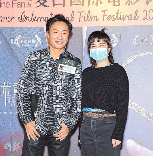 鄭中基(左)與患感冒的何超儀(右)齊出席新片首映。(攝影:鍾偉茵) 鄭中基(左)與患感冒的何超儀(右)齊出席新片首映。(攝影:鍾偉茵)
