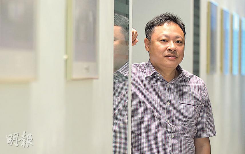 雖然戴耀廷稱一旦人大常委會決定落閘便會立即佔中,但他亦言佔中「原本覺得好遙遠」,仍抱有一絲希望,相信只要過到人大常委會這關不落閘,仍有機會爭取符國際標準的普選。(鄧宗弘攝)新界關注大聯盟約20人昨遊行,要求律政司就佔中果斷執法,發起人何君堯(右)更去信律政司長袁國強,要求對方執行法紀,檢控有關人士以防範佔中發生。(鄧宗弘攝) 雖然戴耀廷稱一旦人大常委會決定落閘便會立即佔中,但他亦言佔中「原本覺得好遙遠」,仍抱有一絲希望,相信只要過到人大常委會這關不落閘,仍有機會爭取符國際標準的普選。(鄧宗弘攝)新界關注大聯盟約20人昨遊行,要求律政司就佔中果斷執法,發起人何君堯(右)更去信律政司長袁國強,要求對方執行法紀,檢控有關人士以防範佔中發生。(鄧宗弘攝)