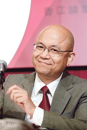 浸大傳理學院前院長、現任講座教授趙心樹(圖),噚日同基本法委員會副主任梁愛詩等,出席香江文化交流基金會舉辦嘅「香江論壇」,席上仲拋出自己嘅政改方案。(郭慶輝攝) 浸大傳理學院前院長、現任講座教授趙心樹(圖),噚日同基本法委員會副主任梁愛詩等,出席香江文化交流基金會舉辦嘅「香江論壇」,席上仲拋出自己嘅政改方案。(郭慶輝攝)