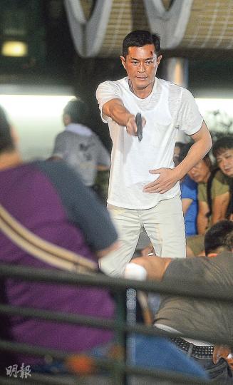 古天樂於《迷城》不乏動作戲分。(攝影﹕娛樂組)余文樂為演出嗌破喉嚨引致失聲。(攝影﹕娛樂組)林嶺東(左)拍戲出名癲,令古天樂(右)吃了不少苦頭。(攝影﹕娛樂組)伍允龍難忘在中環拍跑街戲,每拍一take就嘔一次。(攝影﹕娛樂組) 古天樂於《迷城》不乏動作戲分。(攝影﹕娛樂組)余文樂為演出嗌破喉嚨引致失聲。(攝影﹕娛樂組)林嶺東(左)拍戲出名癲,令古天樂(右)吃了不少苦頭。(攝影﹕娛樂組)伍允龍難忘在中環拍跑街戲,每拍一take就嘔一次。(攝影﹕娛樂組)