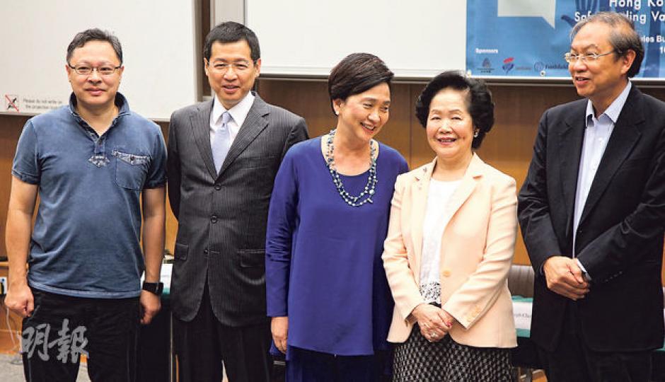 基本法委員會委員莫樹聯(圖)昨談及特首普選提名程序,認為除提委會過半數提名門檻外,仍有其他方法符合《基本法》中的「民主程序」。(林俊源攝)港大法律學院前院長陳文敏(圖)認為,特首普選候選人須過半數提委支持的提名門檻,並非應對中央對國家安全關注的適當做法。(李紹昌攝) 基本法委員會委員莫樹聯(圖)昨談及特首普選提名程序,認為除提委會過半數提名門檻外,仍有其他方法符合《基本法》中的「民主程序」。(林俊源攝)港大法律學院前院長陳文敏(圖)認為,特首普選候選人須過半數提委支持的提名門檻,並非應對中央對國家安全關注的適當做法。(李紹昌攝)