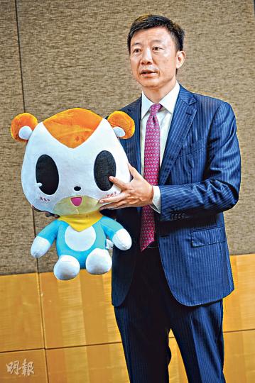 百奧首席執行官吳立立手持的「奧比熊」,是集團旗下歷史最長的網絡遊戲吉祥物,也是他最喜歡的一個遊戲角色。(胡景禧攝) 百奧首席執行官吳立立手持的「奧比熊」,是集團旗下歷史最長的網絡遊戲吉祥物,也是他最喜歡的一個遊戲角色。(胡景禧攝)