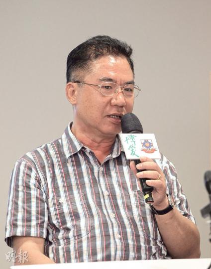 已有煙齡39年的許先生,4年內試過兩次西式治療但失敗,今年起試用針灸治療終成功。(李澤彤攝) 已有煙齡39年的許先生,4年內試過兩次西式治療但失敗,今年起試用針灸治療終成功。(李澤彤攝)