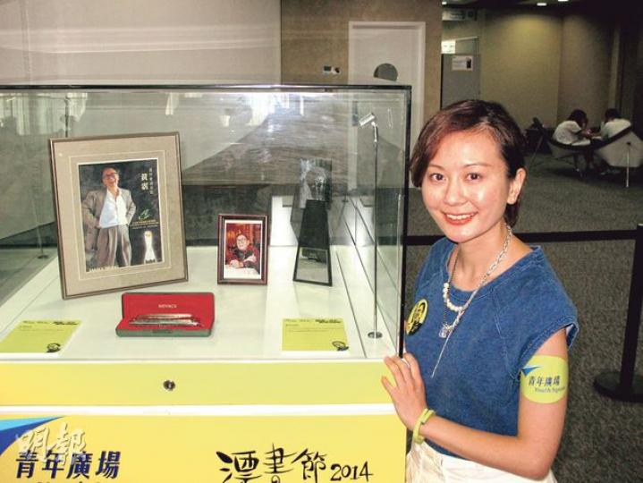 黃宇詩為「滄海一聲笑•黃霑回顧展」主持揭幕儀式。(攝影/記者:柯美) 黃宇詩為「滄海一聲笑•黃霑回顧展」主持揭幕儀式。(攝影/記者:柯美)