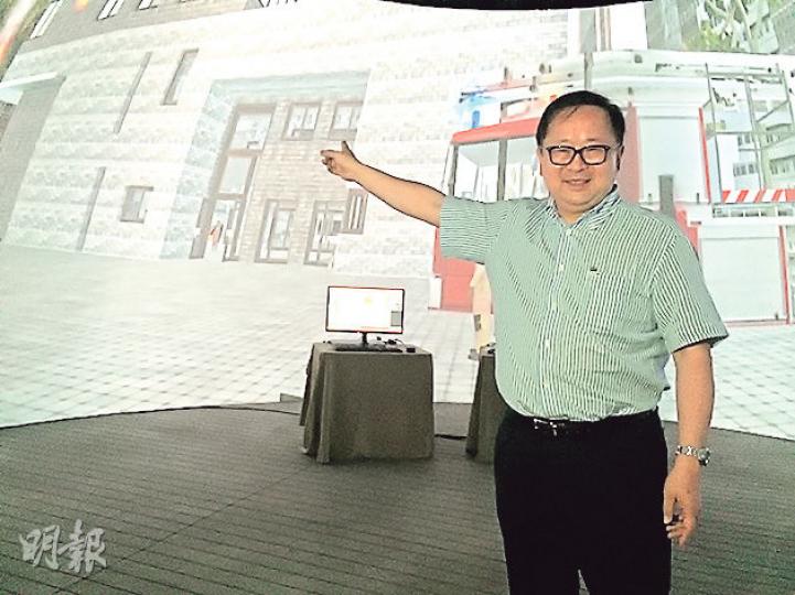 為加強災難培訓,香港醫學專科學院斥資100萬元設立具360度環型投影功能的全景球幕中心,可模擬約200種災難及事故場景。學院主席李國棟(圖)稱,該中心可供政府機構使用,警方已表示有興趣。(梁杏怡攝) 為加強災難培訓,香港醫學專科學院斥資100萬元設立具360度環型投影功能的全景球幕中心,可模擬約200種災難及事故場景。學院主席李國棟(圖)稱,該中心可供政府機構使用,警方已表示有興趣。(梁杏怡攝)