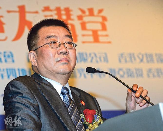 全國港澳研究會副會長齊鵬飛昨出席論壇,批評有人「妖魔化」中央推動的是假普選,又指公民抗命是「少數人的暴政」。(劉焌陶攝) 全國港澳研究會副會長齊鵬飛昨出席論壇,批評有人「妖魔化」中央推動的是假普選,又指公民抗命是「少數人的暴政」。(劉焌陶攝)