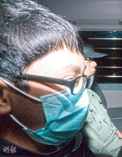 控方昨完成傳召所有控方證人,身穿黑外套、黑皮鞋的被告霍立賢(前)決定出庭自辯,其間表現相當冷靜。(郭慶輝攝) 控方昨完成傳召所有控方證人,身穿黑外套、黑皮鞋的被告霍立賢(前)決定出庭自辯,其間表現相當冷靜。(郭慶輝攝)