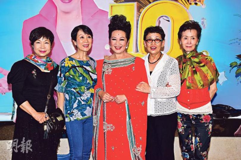 王愛明(左起)、陳寶珠、薛家燕、馮素波及沈芝華五位公主雖然不是經常見面,但姊妹情卻沒變。(攝影:梁迺楠) 王愛明(左起)、陳寶珠、薛家燕、馮素波及沈芝華五位公主雖然不是經常見面,但姊妹情卻沒變。(攝影:梁迺楠)