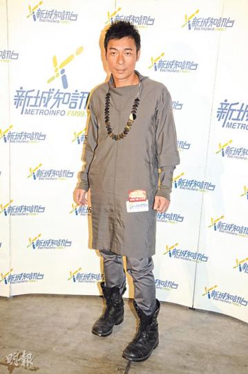 安仔指老友吳國敬的性格是不收得口,望對方與甄妮罵戰盡快平息。(攝影﹕孫華中)李克勤恭祝阿B新婚快樂,白頭到老。(攝影﹕孫華中) 安仔指老友吳國敬的性格是不收得口,望對方與甄妮罵戰盡快平息。(攝影﹕孫華中)李克勤恭祝阿B新婚快樂,白頭到老。(攝影﹕孫華中)