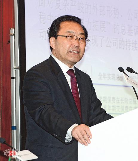 中國人壽昨日宣布中期業績,期內賺取保費較去年同期減少3.5%,只有1937.75億元人民幣,半年多賺13.6%,不派中期息。圖為中國人壽董事長 楊明生(陳淑安攝) 中國人壽昨日宣布中期業績,期內賺取保費較去年同期減少3.5%,只有1937.75億元人民幣,半年多賺13.6%,不派中期息。圖為中國人壽董事長 楊明生(陳淑安攝)