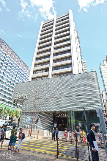 ESPRIT加租63%守住集團在港旗艦店，最新落實以月租450萬元續租用尖沙嘴亞士厘道多層舖位，新租約於明年3月起，成本年至今區內最大宗的舖租成交。（陳淑安攝）