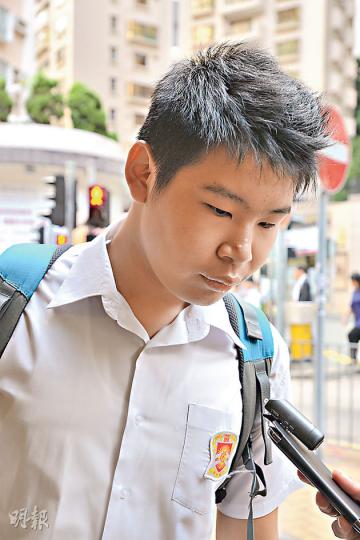 在英皇書院就讀中四的鄭同學表示會參與佔中，並考慮罷課，他說「作為一個學生，希望為自己的前途着想」。（黃志東攝）