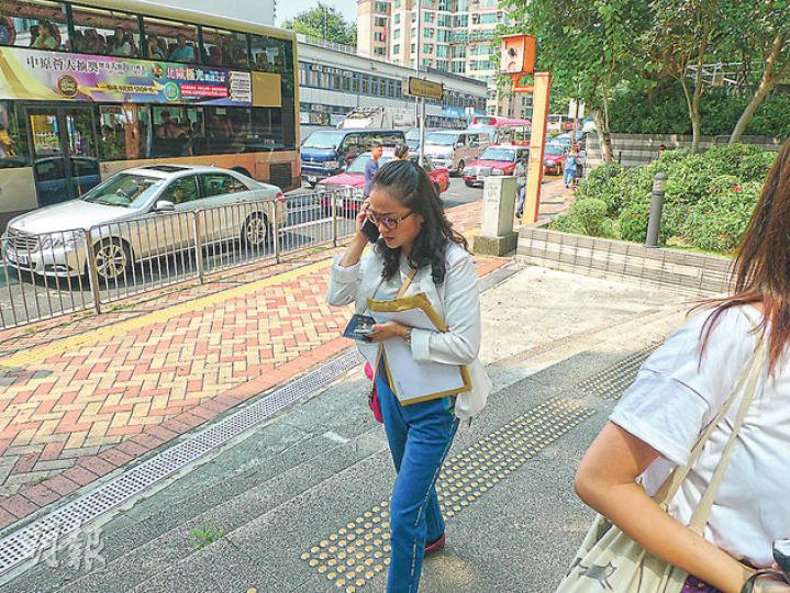 內地女遊客謝巧玲（圖）不滿被孕婦斥責排隊「打尖」，用雨傘「篤」對方肚皮，昨獲輕判罰款1000元。（何偉畧攝）