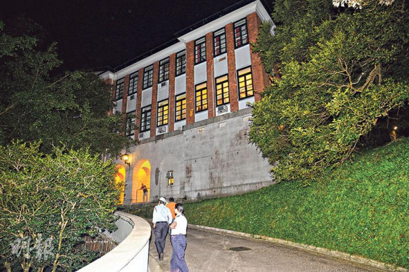 山頂白加道維多利亞大廈是三級歷史建築，現為政府高官宿舍，前晚有單位遇竊。（蔡方山攝）
