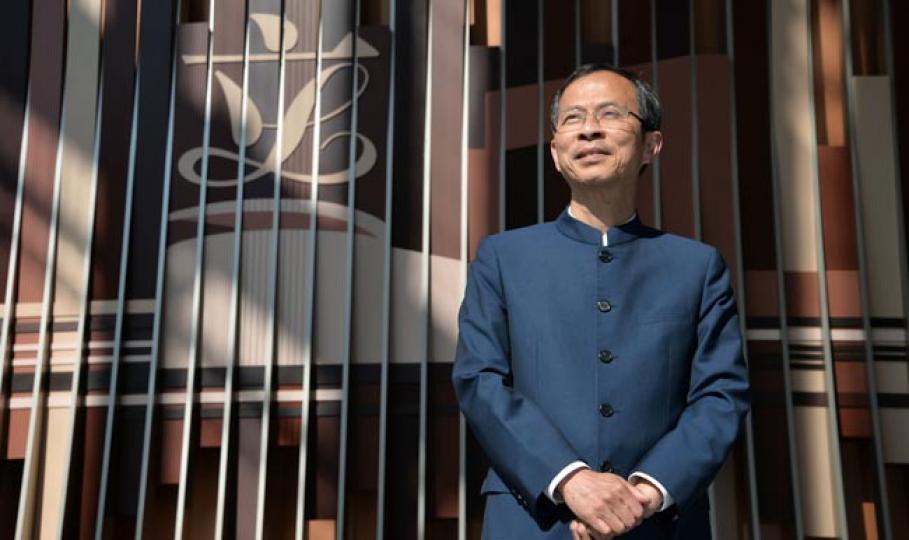 立法會主席曾鈺成接受本報專訪說，若政改只差一票，他一定會投下支持票，然後辭去議席。他指現時要爭取泛民支持政改十分困難，但仍期望政改發展能「柳暗花明、去到物極必反能返轉頭」。（盧翊銘攝）