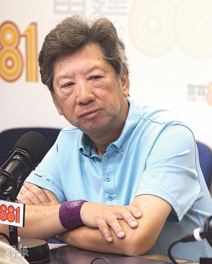 公民黨湯家驊(圖)昨日接受商台節目《政經星期六》訪問,談及有消息指政府或將立法會地區直選5大選區拆為9個選區,他說不認為會趕絕泛民。(林俊源攝) 公民黨湯家驊(圖)昨日接受商台節目《政經星期六》訪問,談及有消息指政府或將立法會地區直選5大選區拆為9個選區,他說不認為會趕絕泛民。(林俊源攝)