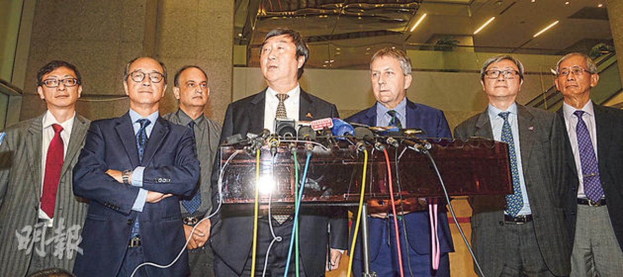教院副校長李子建(左起)、科大校長陳繁昌、嶺大署理副校長夏爾馬、中大校長沈祖堯、港大校長馬斐森、城大副校長葉豪盛、浸大副校長陸大章昨與林鄭會面後見記者,沈祖堯稱林鄭月娥未有就罷課施壓。理大署理校長陳正豪亦有出席會面。(劉焌陶攝)林鄭月娥昨與八大校長及代表會面後稱,政府不會就罷課事件向各大學「施壓」,指尊重各院校處理大學生罷課的手法及安排。(劉焌陶攝) 教院副校長李子建(左起)、科大校長陳繁昌、嶺大署理副校長夏爾馬、中大校長沈祖堯、港大校長馬斐森、城大副校長葉豪盛、浸大副校長陸大章昨與林鄭會面後見記者,沈祖堯稱林鄭月娥未有就罷課施壓。理大署理校長陳正豪亦有出席會面。(劉焌陶攝)林鄭月娥昨與八大校長及代表會面後稱,政府不會就罷課事件向各大學「施壓」,指尊重各院校處理大學生罷課的手法及安排。(劉焌陶攝)