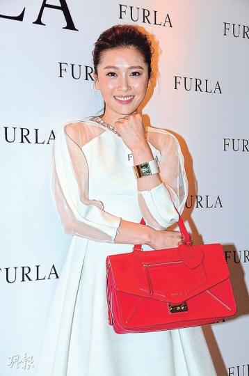 事業愛情兩得意的周麗淇,穿上透視露背裙出席活動,心情風騷。(攝影﹕鍾偉茵)黃芷晴表示自己的處女作電影《販賣愛》將上映。(攝影﹕鍾偉茵) 事業愛情兩得意的周麗淇,穿上透視露背裙出席活動,心情風騷。(攝影﹕鍾偉茵)黃芷晴表示自己的處女作電影《販賣愛》將上映。(攝影﹕鍾偉茵)