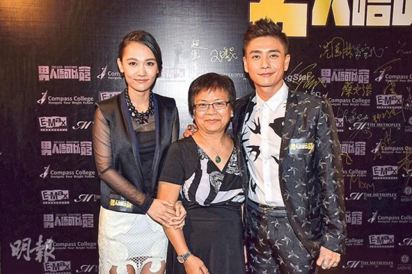 黃宗澤有新戲上映,帶同母親(中)及他口中的契妹孫驍驍(左)到場造勢。(攝影:梁迺楠)陳嘉桓(左)穿低胸裝上陣,性感力壓穿露臍裝的鄧麗欣(右)。(攝影:梁迺楠)石天欣離開無綫已簽約新公司,不忘大呻當初加入無綫時,人工慘到連強積金也沒資格供。(攝影:梁迺楠) 黃宗澤有新戲上映,帶同母親(中)及他口中的契妹孫驍驍(左)到場造勢。(攝影:梁迺楠)陳嘉桓(左)穿低胸裝上陣,性感力壓穿露臍裝的鄧麗欣(右)。(攝影:梁迺楠)石天欣離開無綫已簽約新公司,不忘大呻當初加入無綫時,人工慘到連強積金也沒資格供。(攝影:梁迺楠)