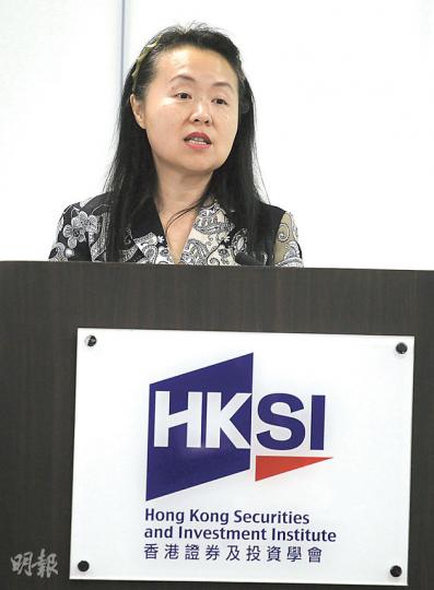 財經事務及庫務局常任秘書長區璟智(圖)表示,會與財匯局積極溝通,確保日後調查及處分核數師的權力,會由兩個不同的部門負責。(李紹昌攝) 財經事務及庫務局常任秘書長區璟智(圖)表示,會與財匯局積極溝通,確保日後調查及處分核數師的權力,會由兩個不同的部門負責。(李紹昌攝)
